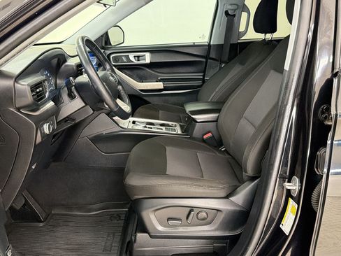 Certified 2022 Ford Explorer XLT RWD image 5