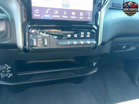 Used 2026 RAM 2500 Laramie AWD/4WD image 18