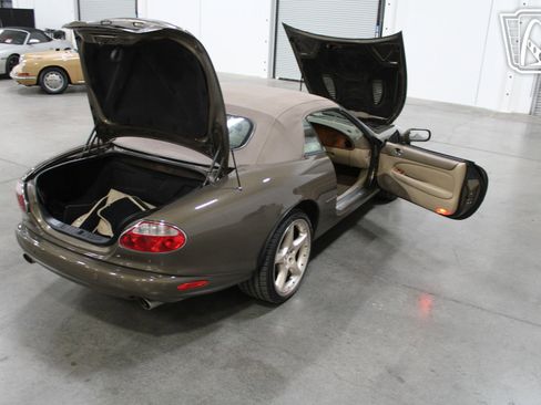 Used 2001 Jaguar XK8 Convertible image 35