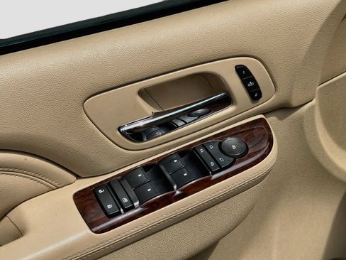 Used 2011 Cadillac Escalade ESV Premium RWD image 19