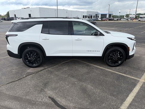 Used 2026 Chevrolet Traverse LT w/ Midnight/Sport Edition AWD/4WD image 7