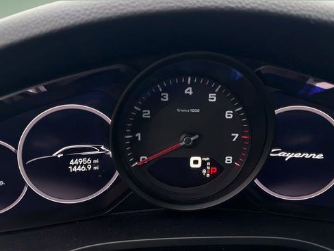 Used 2023 Porsche Cayenne Platinum Edition image 21