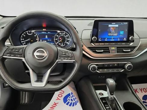 Used 2025 Nissan Altima 2.5 SV AWD/4WD image 14