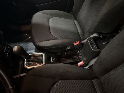 Used 2018 Jeep Renegade Altitude w/ Popular Equipment Group image 22