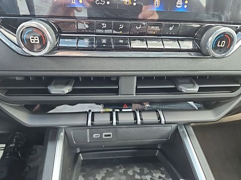 New 2025 Chevrolet Colorado Trail Boss w/ Midnight Edition image 19