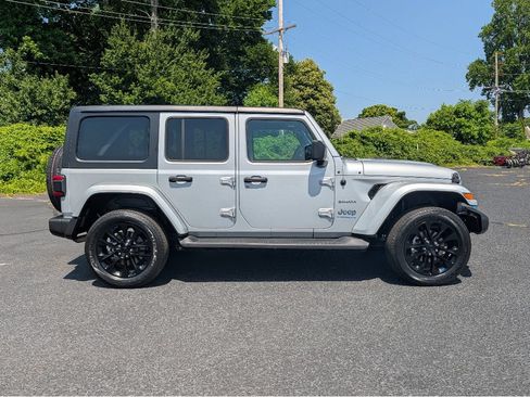 Used 2023 Jeep Wrangler Unlimited Sahara w/ Cold Weather Group AWD/4WD image 4