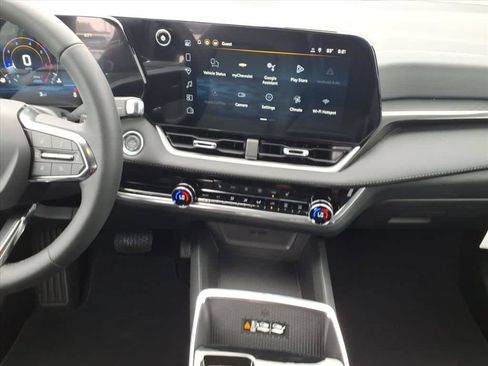 New 2026 Chevrolet Equinox LT w/ Convenience Package II FWD image 23