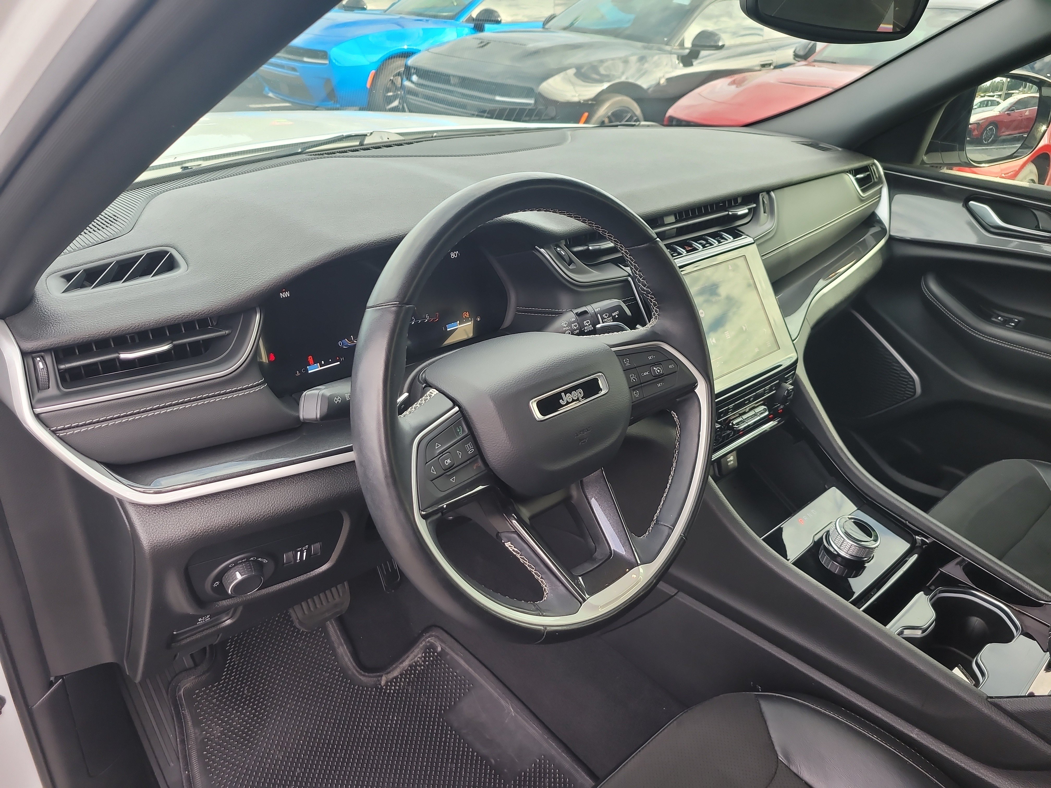 Used 2022 Jeep Grand Cherokee Altitude AWD/4WD image 19