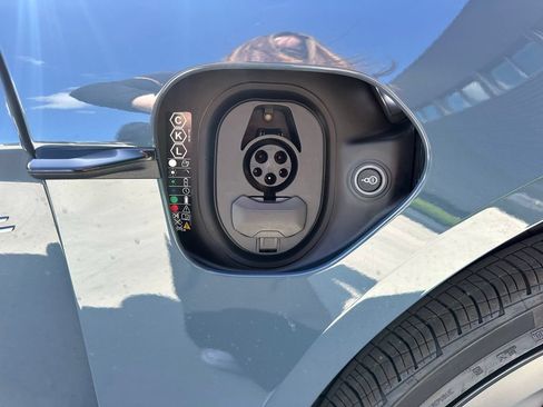 Used 2026 Porsche Taycan 4S AWD/4WD image 45