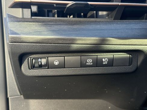 Used 2023 Nissan Ariya FWD image 16