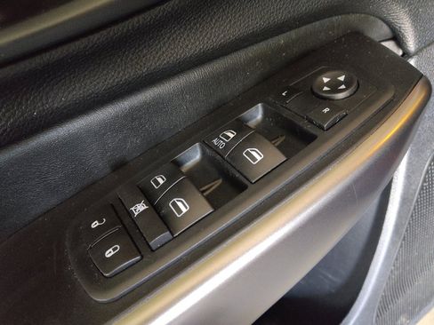 Used 2020 Jeep Cherokee Latitude w/ Cold Weather Group image 27