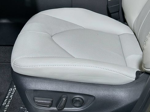 New 2026 Toyota Grand Highlander FWD image 19
