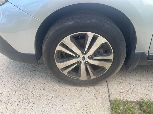 Used 2018 Subaru Outback 2.5i Limited AWD/4WD image 5