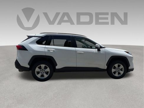 Used 2021 Toyota RAV4 XLE w/ Convenience Package FWD image 26