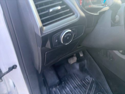 Used 2018 Ford Edge SE FWD image 19