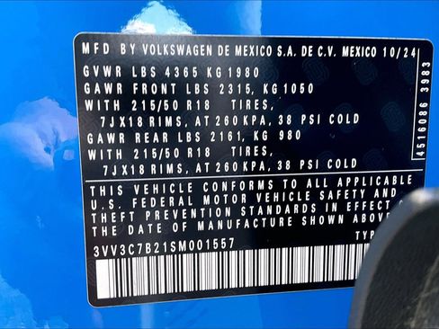 Certified 2025 Volkswagen Taos SE image 33