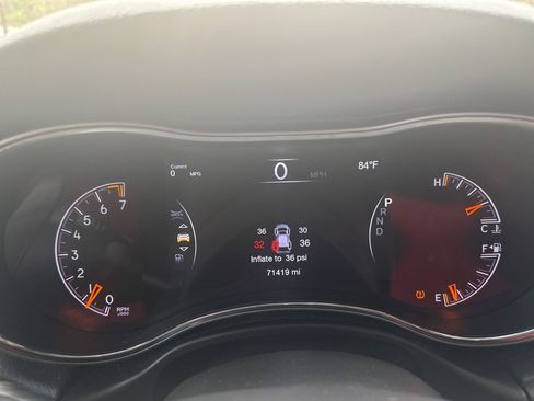 Used 2021 Jeep Grand Cherokee Laredo X image 14