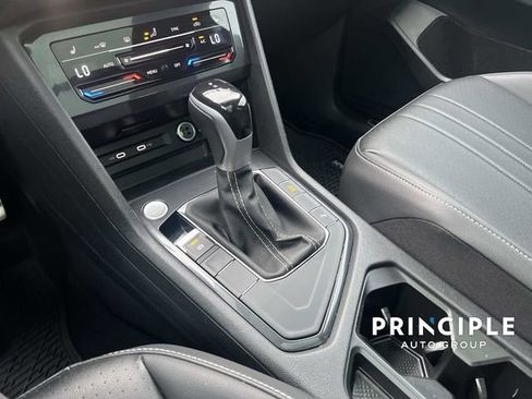 Used 2024 Volkswagen Tiguan SE R-Line image 27