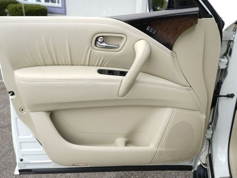 Used 2012 INFINITI QX56 4WD w/ Deluxe Touring Pkg image 22
