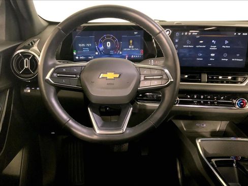 Used 2025 Chevrolet Equinox LT image 5