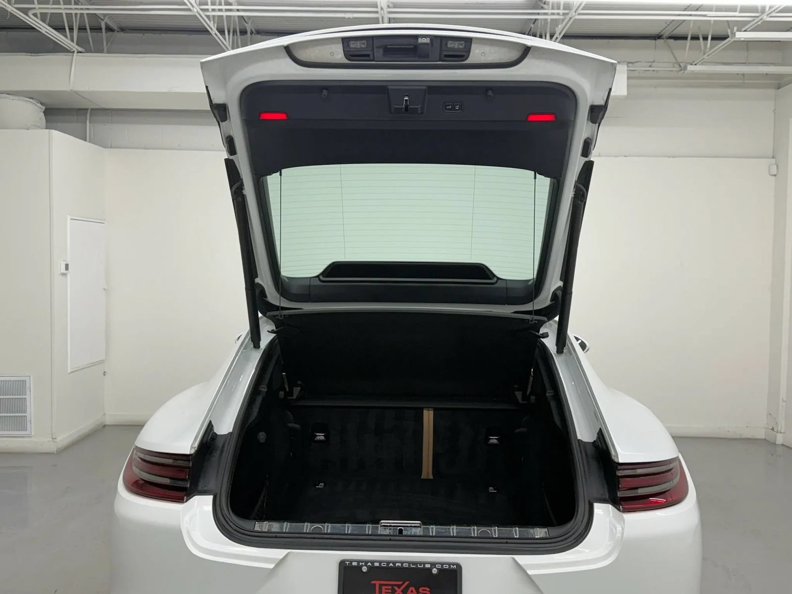 Used 2018 Porsche Panamera RWD image 49