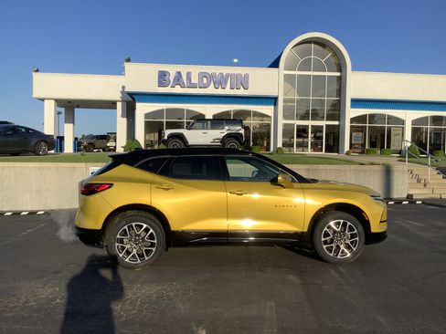 Used 2023 Chevrolet Blazer RS w/ Enhanced Convenience Package FWD image 8