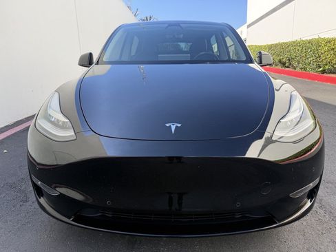 Used 2022 Tesla Model Y Long Range AWD/4WD image 6