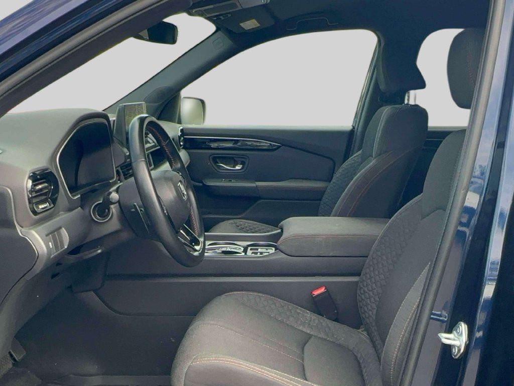 Used 2023 Honda Pilot Sport image 13