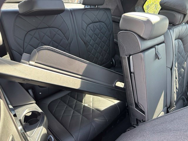 Used 2024 BMW X7 xDrive40i w/ M Sport Package AWD/4WD image 10