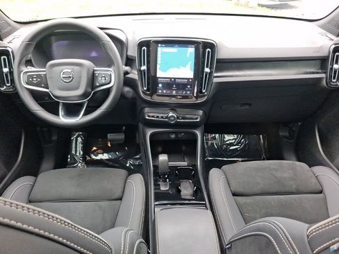 Used 2023 Volvo C40 P8 Recharge Ultimate w/ Protection Package Premier AWD/4WD image 9