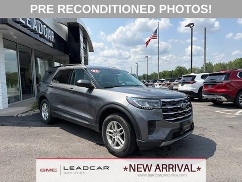 Used 2025 Ford Explorer Active AWD/4WD image 7