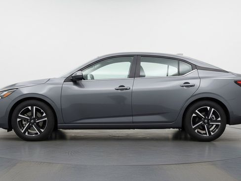Used 2025 Nissan Sentra SV FWD image 5