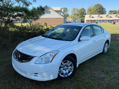 Used 2010 Nissan Altima 2.5 S image 3