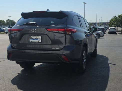 Used 2022 Toyota Highlander XLE AWD/4WD image 8