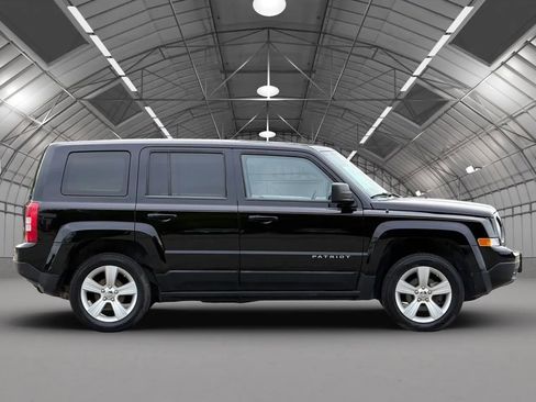 Used 2012 Jeep Patriot Latitude FWD image 7