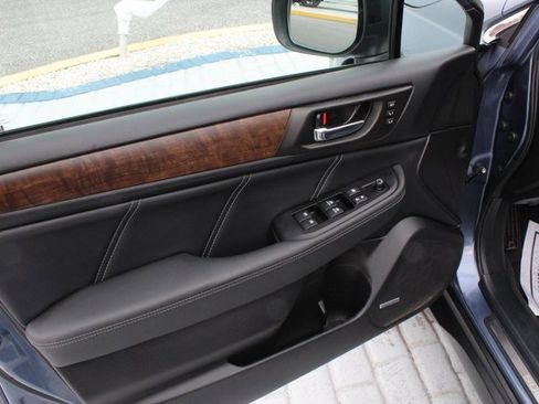 Used 2018 Subaru Outback 2.5i Limited image 17