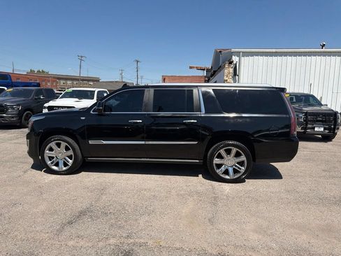 Used 2017 Cadillac Escalade ESV Premium Luxury RWD image 2