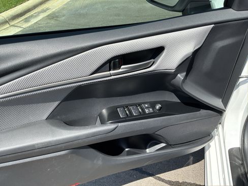 Used 2026 Toyota Camry SE FWD image 15