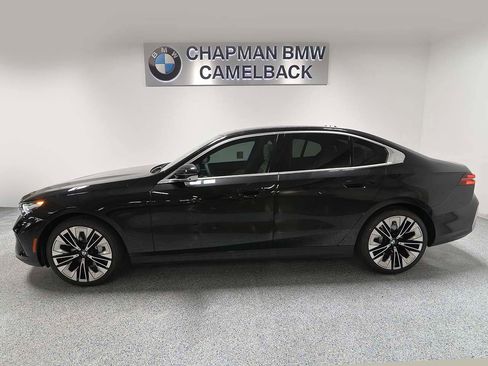 Used 2025 BMW 530i w/ Premium Package image 3