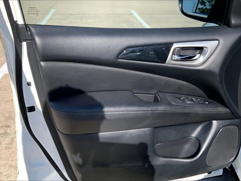 Used 2020 Nissan Pathfinder S FWD image 21