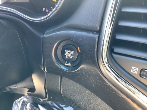 Used 2018 Jeep Grand Cherokee Laredo image 14