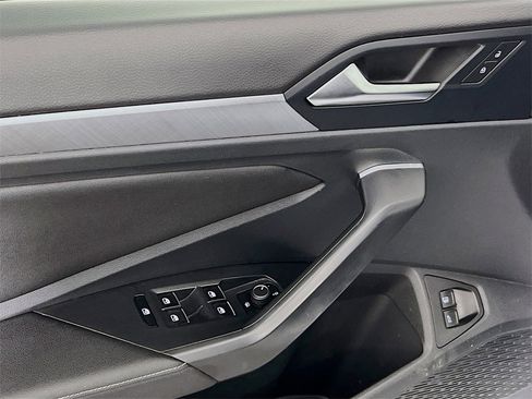 Used 2024 Volkswagen Jetta SE image 17