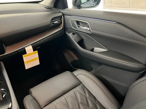 New 2026 Nissan Rogue Platinum w/ Platinum Premium Package image 10