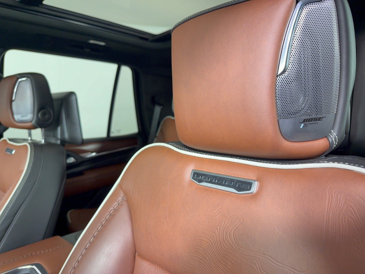Used 2023 GMC Yukon Denali Ultimate w/ LPO, Floor Liner Package AWD/4WD image 32