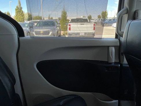 Used 2024 Chrysler Pacifica Touring-L FWD image 21