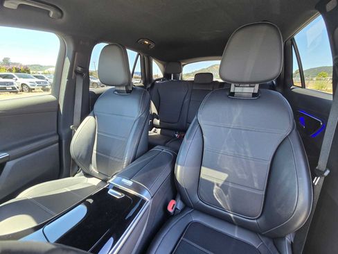 Used 2025 Mercedes-Benz GLC 300 image 21