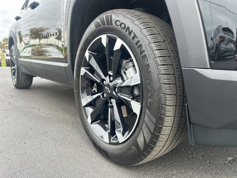 Used 2025 Chevrolet Equinox RS image 13