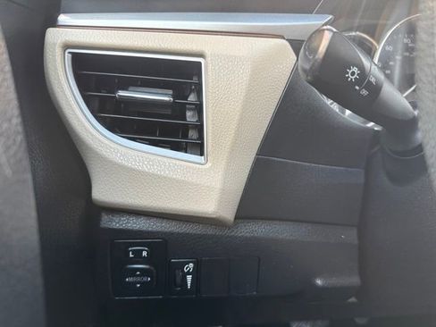 Used 2014 Toyota Corolla LE image 31