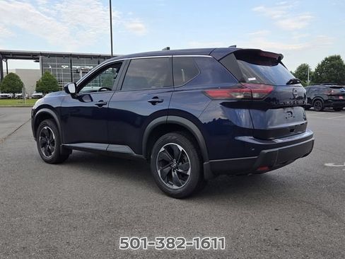Used 2024 Nissan Rogue SV FWD image 3