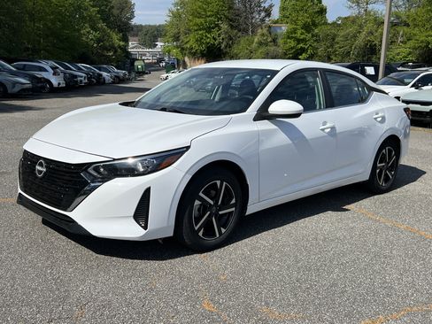 Used 2024 Nissan Sentra SV image 3
